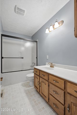 3241 Poplar View Dr, Louisville, KY 40216