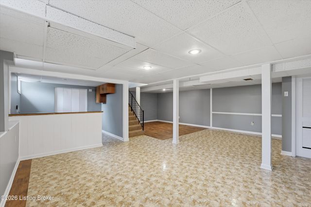 3241 Poplar View Dr, Louisville, KY 40216