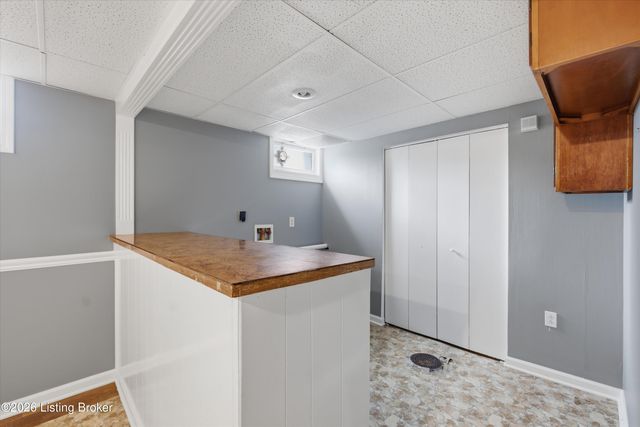 3241 Poplar View Dr, Louisville, KY 40216