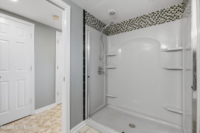 3241 Poplar View Dr, Louisville, KY 40216