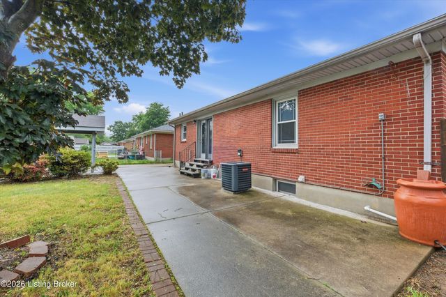 3241 Poplar View Dr, Louisville, KY 40216