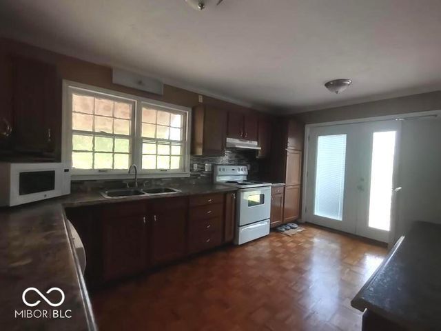 120 Longwood Avenue, Anderson, IN 46011