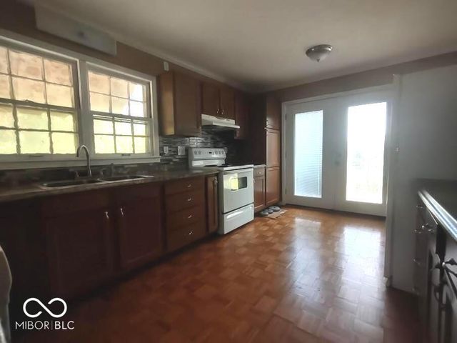 120 Longwood Avenue, Anderson, IN 46011