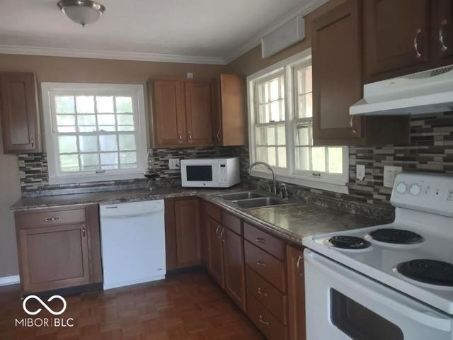 120 Longwood Avenue, Anderson, IN 46011