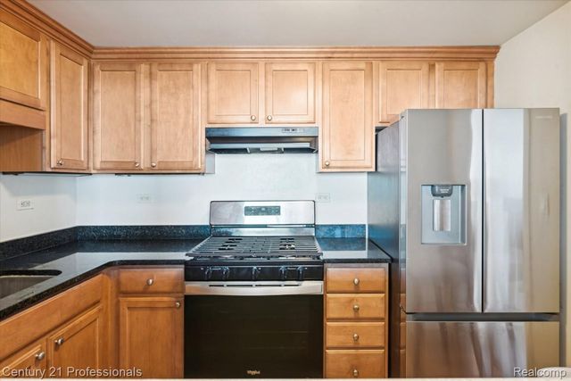 3320 SPINNAKER Lane 11B, Detroit, MI 48207