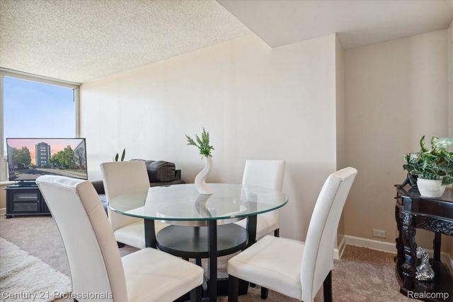 3320 SPINNAKER Lane 11B, Detroit, MI 48207
