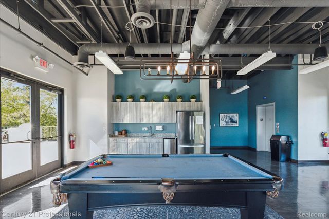 3320 SPINNAKER Lane 11B, Detroit, MI 48207