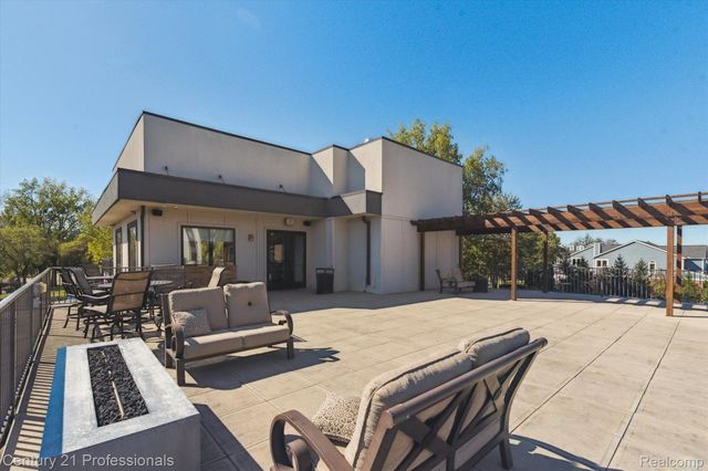3320 SPINNAKER Lane 11B, Detroit, MI 48207