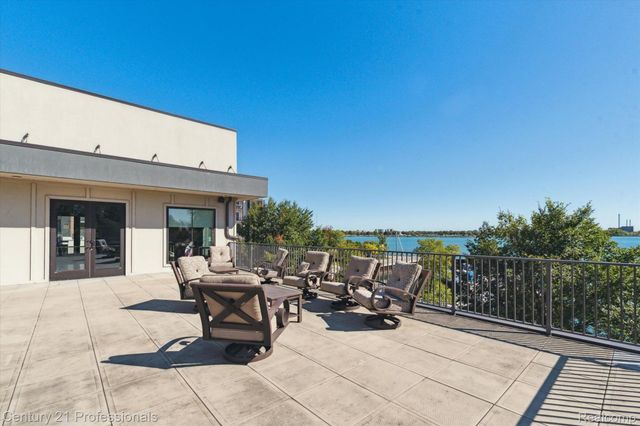 3320 SPINNAKER Lane 11B, Detroit, MI 48207