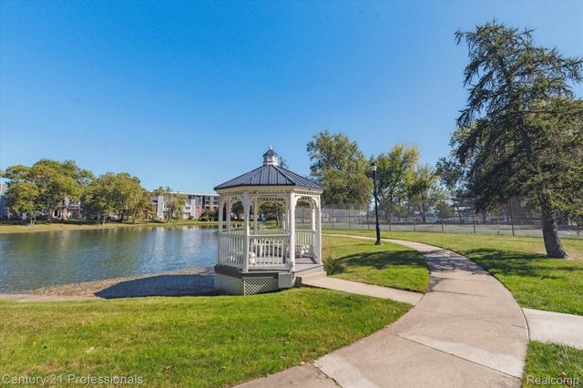 3320 SPINNAKER Lane 11B, Detroit, MI 48207