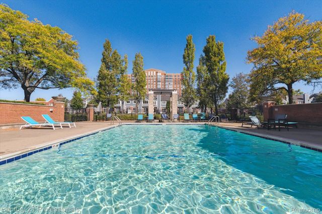 3320 SPINNAKER Lane 11B, Detroit, MI 48207