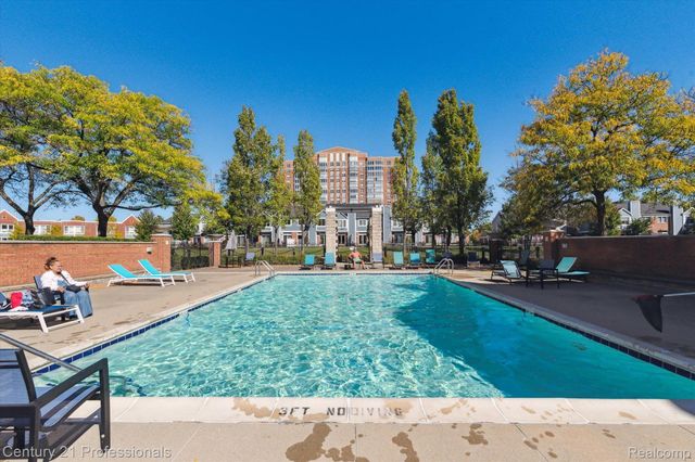 3320 SPINNAKER Lane 11B, Detroit, MI 48207