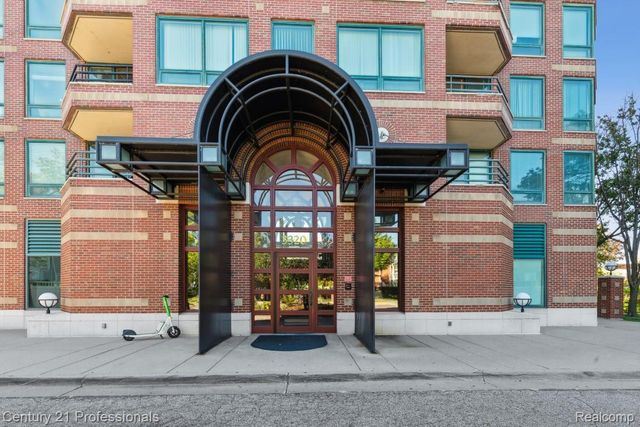 3320 SPINNAKER Lane 11B, Detroit, MI 48207