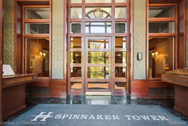 3320 SPINNAKER Lane 11B, Detroit, MI 48207
