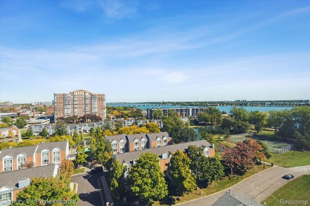 3320 SPINNAKER Lane 11B, Detroit, MI 48207