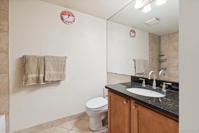 3320 SPINNAKER Lane 11B, Detroit, MI 48207