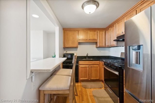 3320 SPINNAKER Lane 11B, Detroit, MI 48207