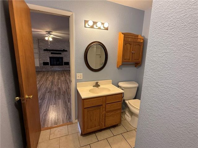 104 Warwick Road, Coffeyville, KS 67337