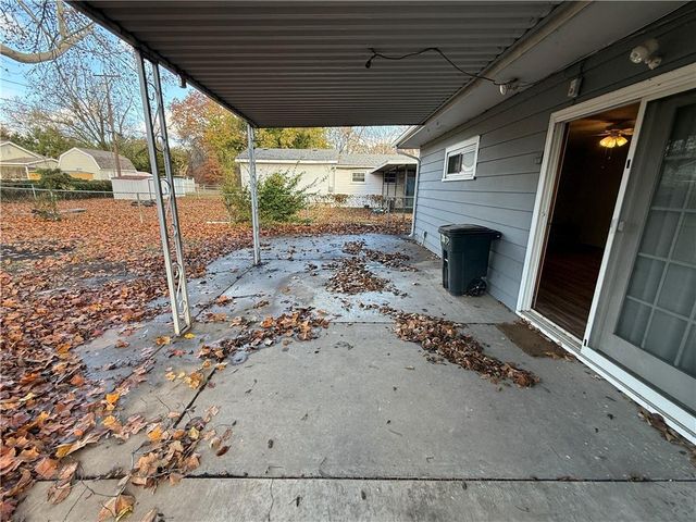 104 Warwick Road, Coffeyville, KS 67337