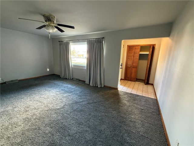 104 Warwick Road, Coffeyville, KS 67337