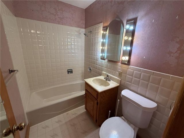 104 Warwick Road, Coffeyville, KS 67337