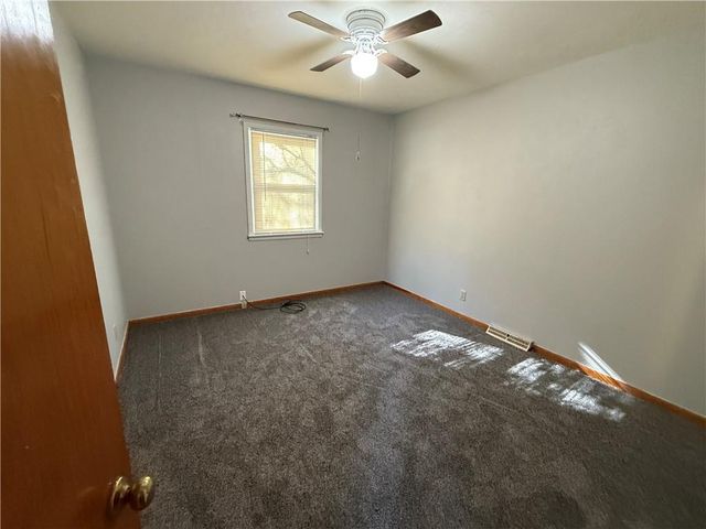 104 Warwick Road, Coffeyville, KS 67337