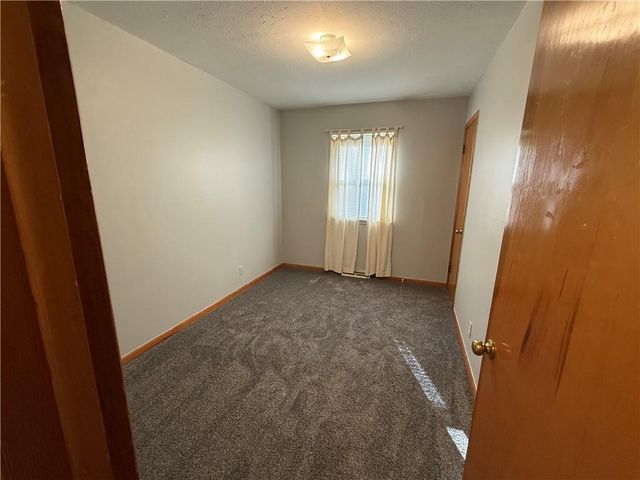 104 Warwick Road, Coffeyville, KS 67337