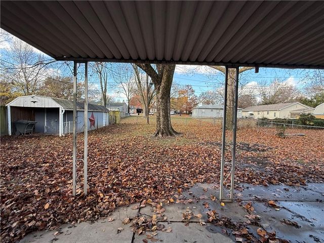 104 Warwick Road, Coffeyville, KS 67337