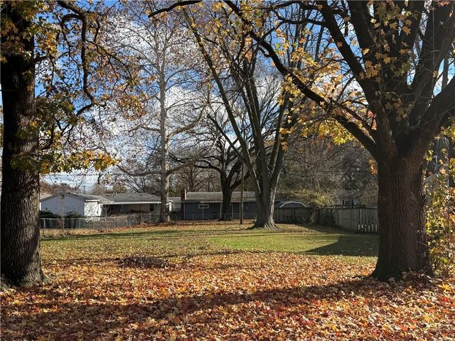 104 Warwick Road, Coffeyville, KS 67337