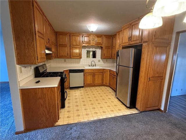 104 Warwick Road, Coffeyville, KS 67337