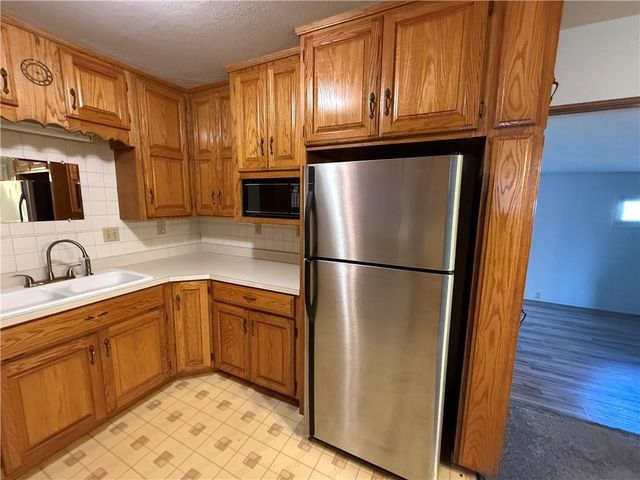 104 Warwick Road, Coffeyville, KS 67337