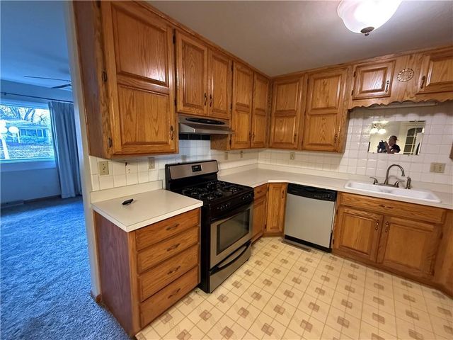 104 Warwick Road, Coffeyville, KS 67337