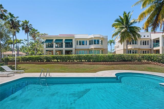 AB-4 LAKESIDE VILLAS, Vega Alta, PR 00692