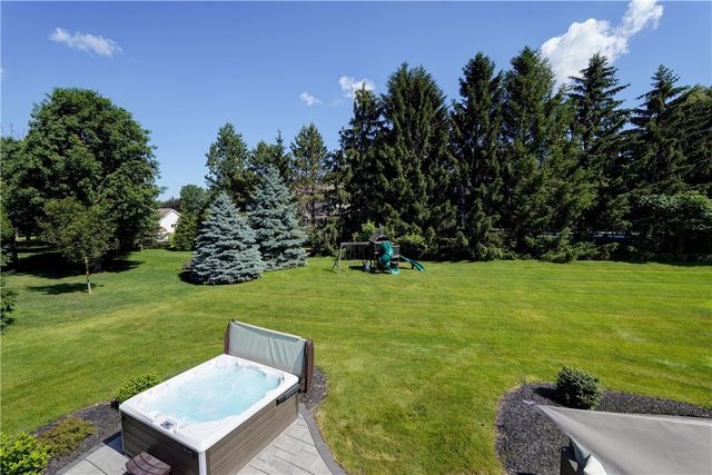 40 Watersong Trail, Penfield, NY 14580
