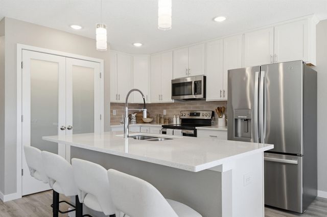 2702 Arbor Ridge Road, Cedar Falls, IA 50613