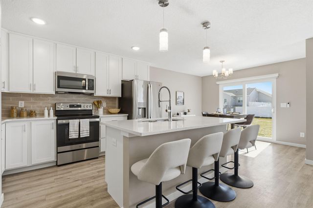 2702 Arbor Ridge Road, Cedar Falls, IA 50613