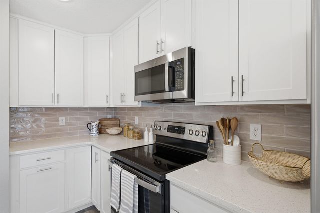 2702 Arbor Ridge Road, Cedar Falls, IA 50613