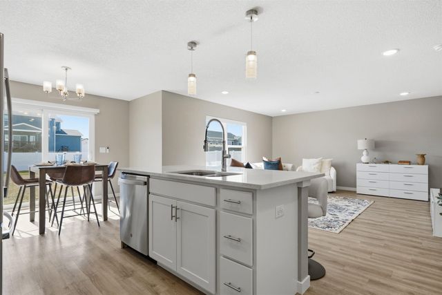 2702 Arbor Ridge Road, Cedar Falls, IA 50613