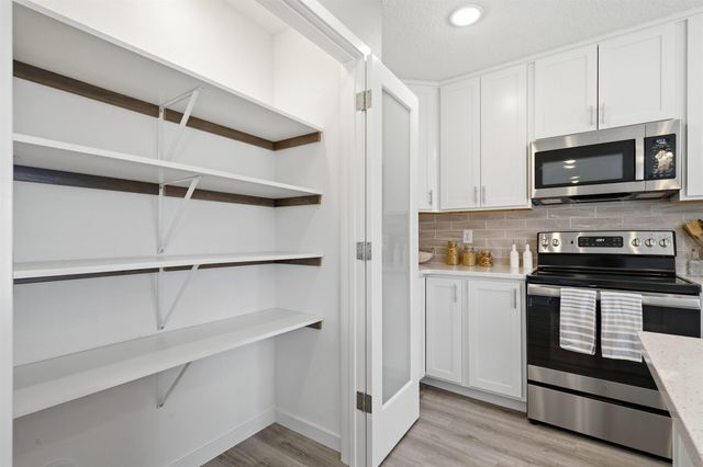 2702 Arbor Ridge Road, Cedar Falls, IA 50613