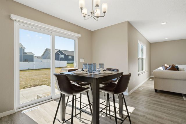 2702 Arbor Ridge Road, Cedar Falls, IA 50613