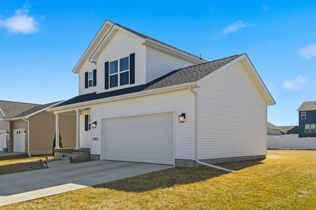 2702 Arbor Ridge Road, Cedar Falls, IA 50613
