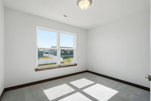 2702 Arbor Ridge Road, Cedar Falls, IA 50613