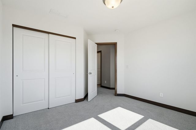 2702 Arbor Ridge Road, Cedar Falls, IA 50613