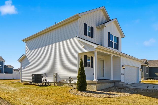 2702 Arbor Ridge Road, Cedar Falls, IA 50613