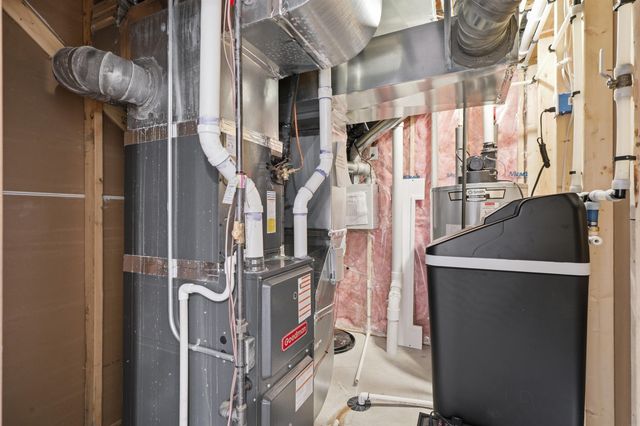 2702 Arbor Ridge Road, Cedar Falls, IA 50613