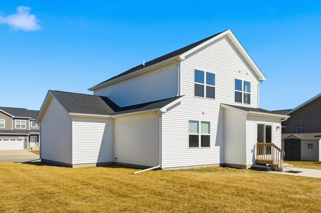 2702 Arbor Ridge Road, Cedar Falls, IA 50613