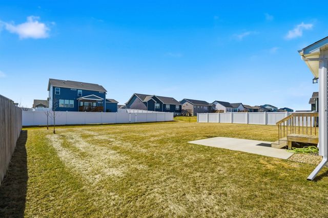 2702 Arbor Ridge Road, Cedar Falls, IA 50613