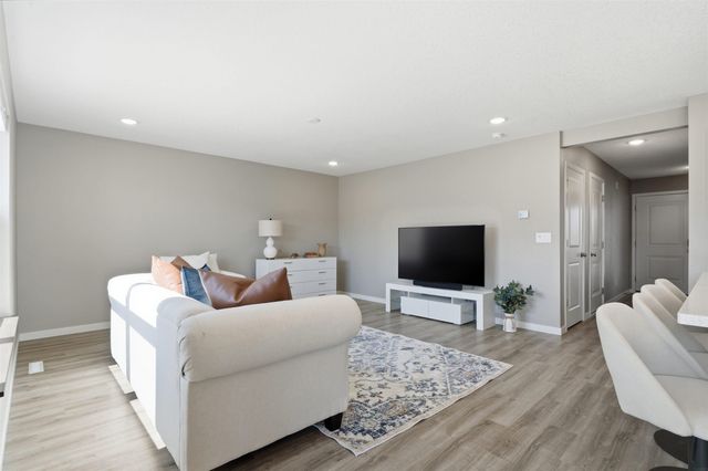 2702 Arbor Ridge Road, Cedar Falls, IA 50613