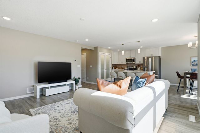 2702 Arbor Ridge Road, Cedar Falls, IA 50613