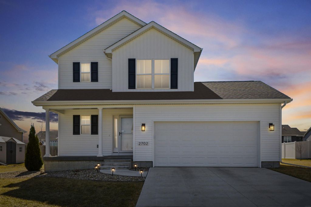 2702 Arbor Ridge Road, Cedar Falls, IA 50613